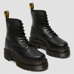 NWT Dr. Martens Audrick 8 Eye Nappa Leather Lace Up Boots 9